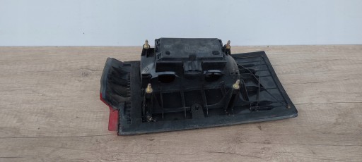 SEAT TOLEDO 1 right light to the bonnet rear part CIEMNA