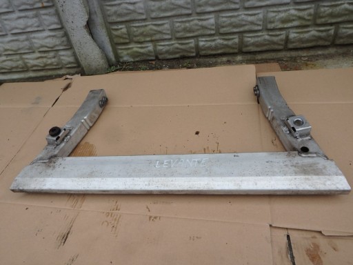 Maserati levante 3.0 d нижня балка радіатора