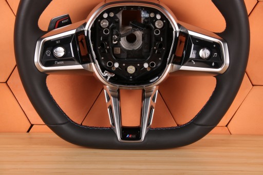 BMW G70 originál SKORZANA steering wheel, m-packet LOPATKA BOOST