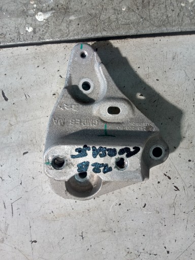 9824322080 - OPEL CORSA F ЛАПА КРОНШТЕЙН КОРОБКИ 1.2 B