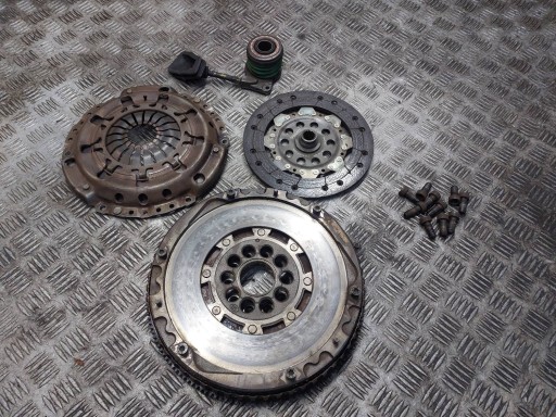 VOLANO USATO + disco + di pressione + LOZYSKO OPOROWE VOLVO V40 e 9181056-B