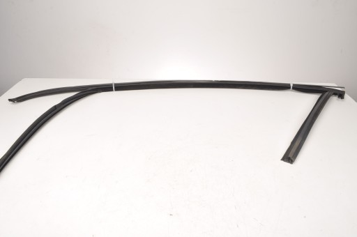 VOLVO S60 V60 CC прокладка дверей ліва передня