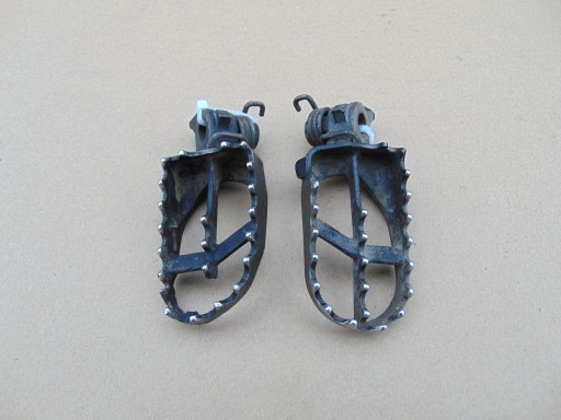 YAMAHA YZ 85 2T ПІДНІЖКА ВОДІЯ ЛІВА ПРАВА