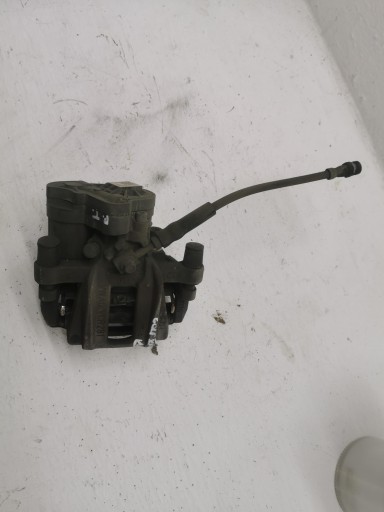 třmen brzdový pravý záď VW GOLF VIII 5R3615406