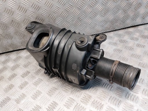 air filter housing + tube PASSAT B6 2.0 FSI