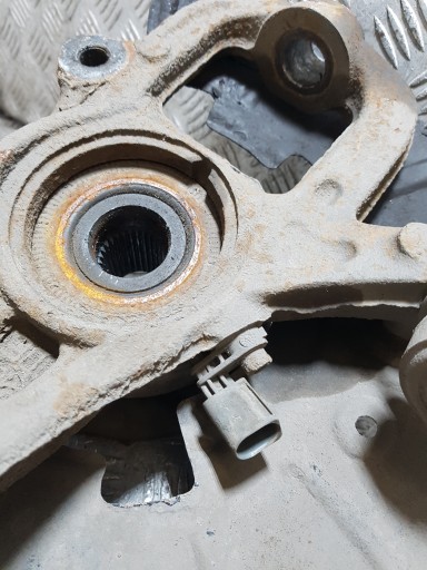 otoč čepu levý předek AUDI Q7 7L0407257A