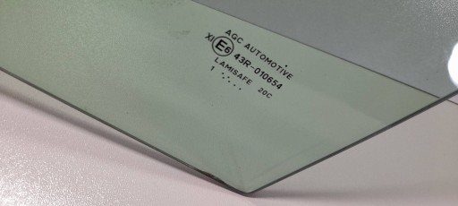 Toyota Corolla E21 FENSTER Tür vorne links LAMISAFE klejona (ST42)