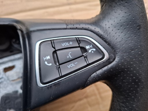 FORD FOCUS MK3 LIFT Volant SKORZANA ST MULTIFUNKCYJNA