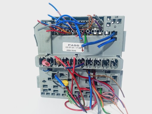 Module Module fusibles OE 46841646 Fiat Panda 2 II 03-12