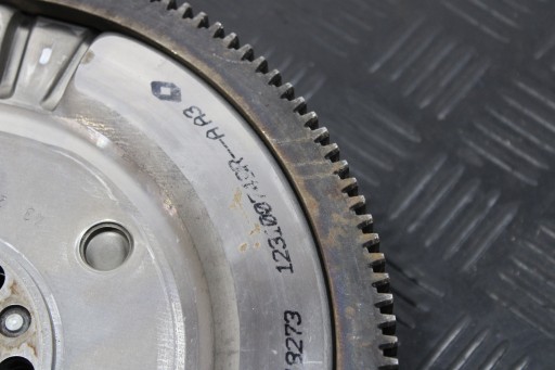 clutch pressure plate disc wheel flywheel 123100749R DACIA DUSTER III 3 2024