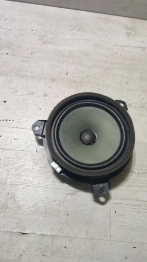 Toyota C-HR and 1.2 19r rear part side left speaker door