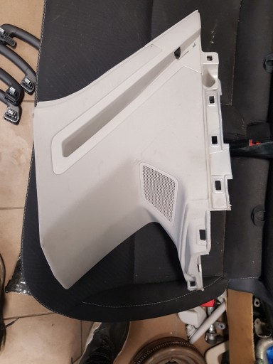 760867246L - КРИШКА СТІЙКИ ПРАВА ЗАДНЯ VW TOUAREG III DYNAUDIO