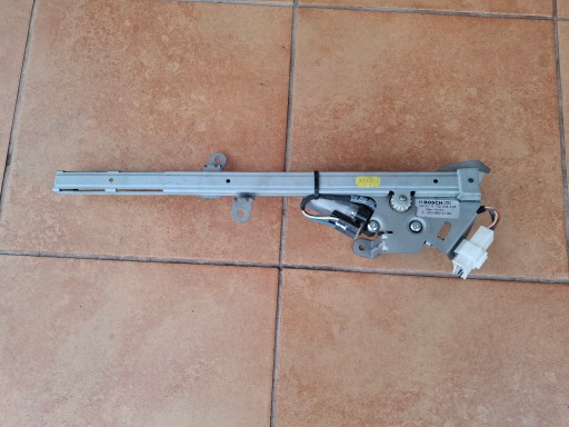 PODAJNIK stěny levý MERCEDES CLK W209 2038600182