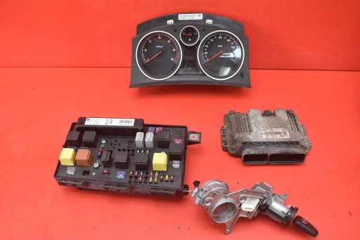 IMMO computer running board 55556829 13216684 13206745 OPEL ASTRA H 1.7 CDTI 100KM