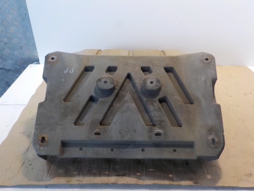 Колесная арка передняя правая мерседес атего