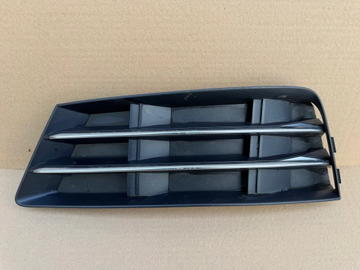 AUDI A4 B9 mřížka nárazníku pravá 8W0807681R
