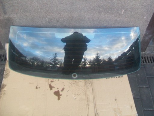 ЗАДНЕЕ СТЕКЛО В КАПОТЕ VW FOX