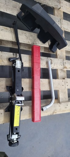 A5 8T домкрат ключ ручка корпус 8k0011031c