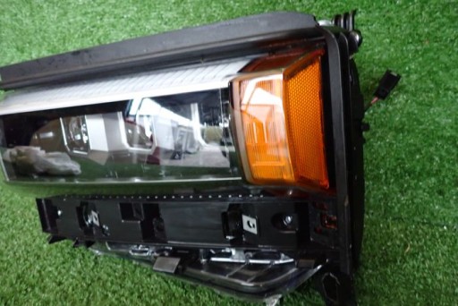 TOYOTA LAND CRUISER J250 J25 24- světlo levá přední předek