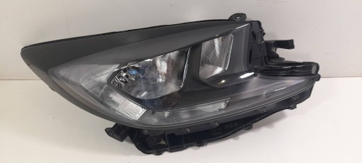 Toyota Aygo X 2024r Reflektor right a bulb 0171674 (R347)