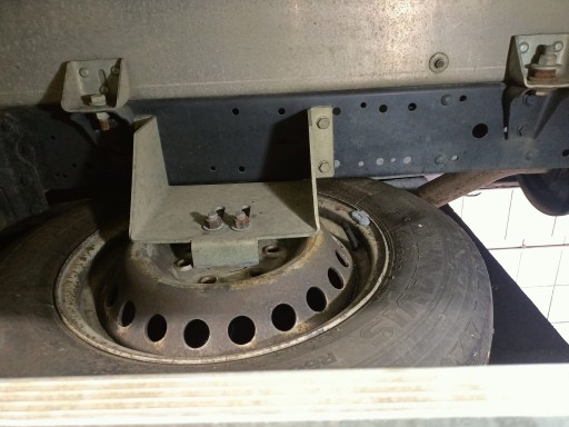 0000236973 - КРІПЛЕННЯ КРОНШТЕЙН ЗАПАСНОГО КОЛЕСА IVECO DAILY