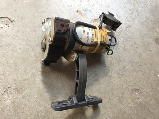 0058208242 - ACTROS MP3 MP2 ДВИГУН ЛЮК