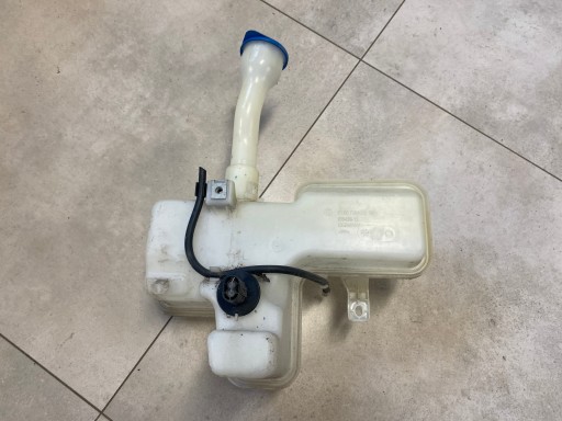 BMW i3 бачок омивача 7304020