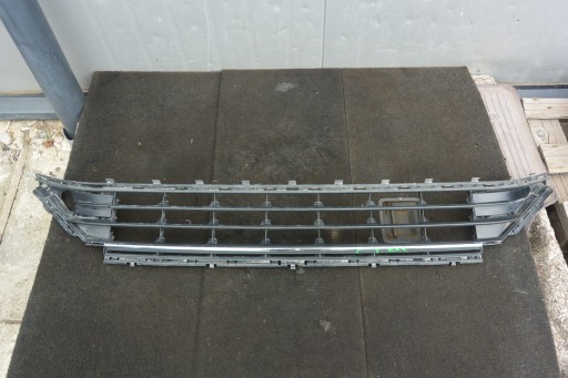 grid grille of a bumper central original VOLKSWAGEN GOLF VII 18-20 GTI MK7
