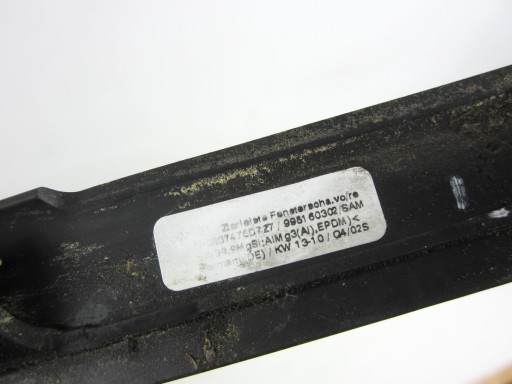 moulding under the window door front right Porsche Cayenne S II 958 7P5 92A