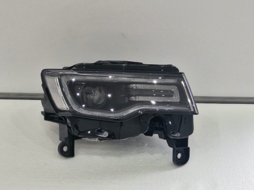 light right Jeep Grand Cherokee WK2 SRT black Bi-Xenon positioning