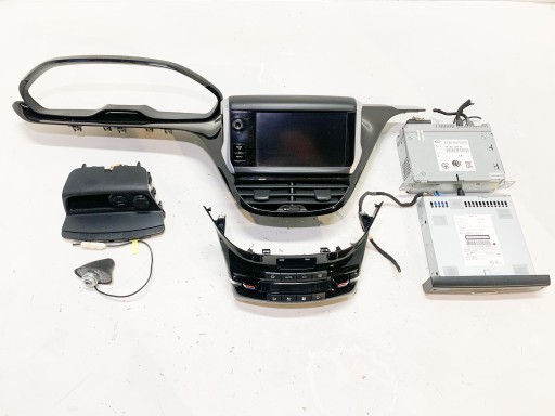 navigation display dotykowy radio Peugeot 208 and
