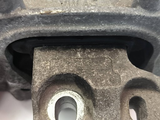 engine mount 5Q0199262DE SKODA OCTAVIA III