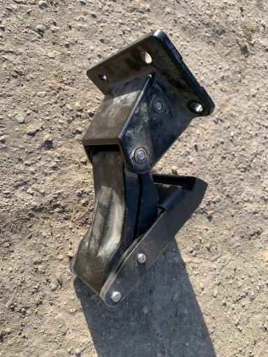 68275812ab - DODGE RAM 1500 DT ПРАВИЙ ЕЛЕКТРИЧНИЙ ПІРІГ Кріплення рами петлі 18-23