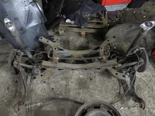 KRIS235789 - Підвісна промінь задня вісь mazda 3 bm седан 13-