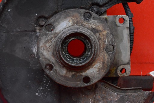Moyeu support broche Axe moyeu Gauche Arrière AUDI A8 D2 4.2 V8 300 KM QUATTRO 94-99