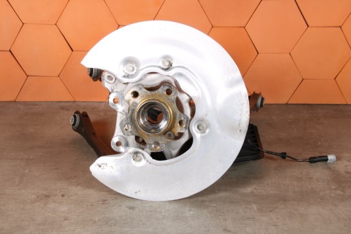 BMW G42 swing of the arm of the pivot left rear left rear part 6893971 24217 km !!!