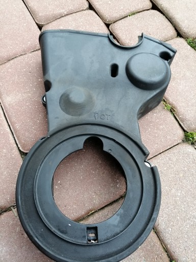 B8 - Volkswagen 2.0 TDI кришка ГРМ 04L109147D