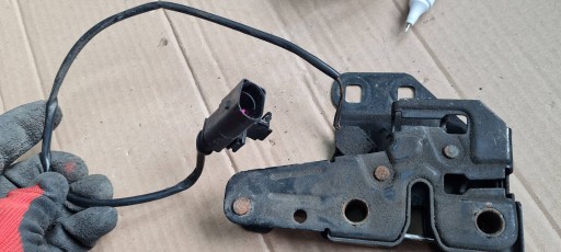 A6 C6 LIFT lock POKRYWY bonnets of the engine supports 4F0823509B