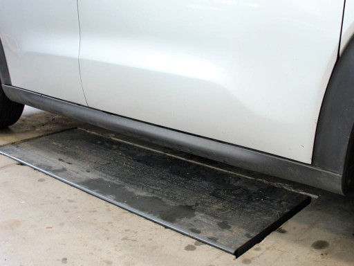 YQ000336XT - Педаль порога права CITROEN C3 AIRCROSS 17-r.