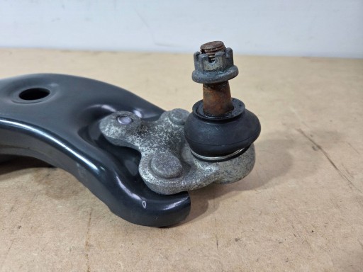 Toyota Corolla E212023r arm front right (Q706)