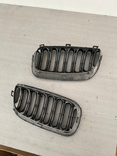 BMW X3 E83 maska KRATKI ledvinky 3402909 3402910 originál