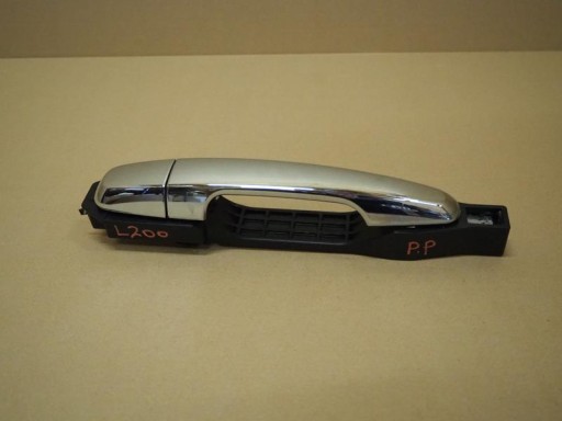 Ручка з кріпленням права передня MITSUBISHI L200