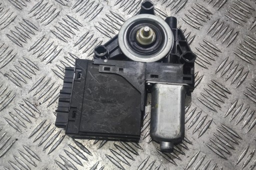 Мотор стеклоподъемника передней правой двери volvo xc90 i 31674758 2.0l дизель