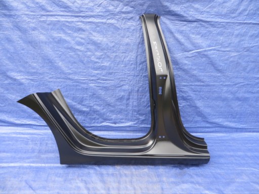 AUDI A3 8Y5 седан правый порог стойки 2019-