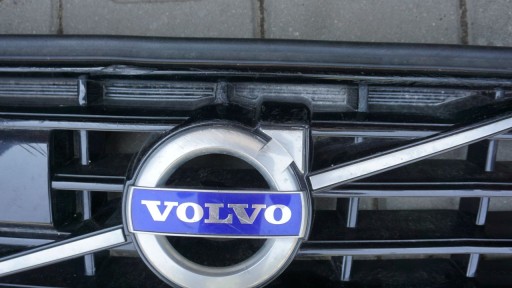 VOLVO XC60 LIFT R design - grill grille below RADAR