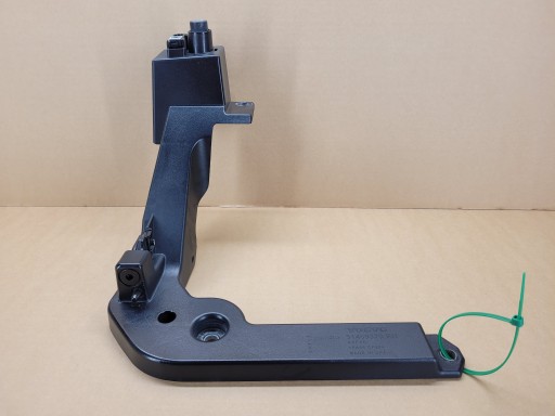 4717 32234762 - ПРАВЫЙ КРОНШТЕЙН ОКУЛЯР КРЕПЛЕНИЕ КРЫЛА XC40 717