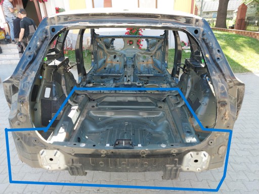 VOLVO V60 II ВАННА В ЗАДНЕМ БАГАЖНИКЕ