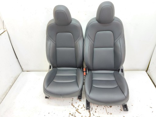 TESLA MODEL Y 2024r KANAPY Sitze vorne heck KPL