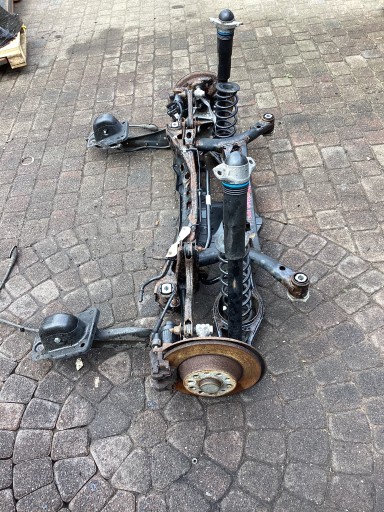 3Q0505107B - Skoda superb iii повна підвіска, зад універсал, балка, рульовий важіль