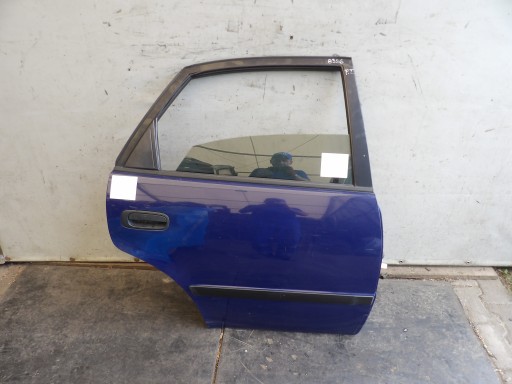 Toyota Corolla E11 dveře zadní pravé 8M4
